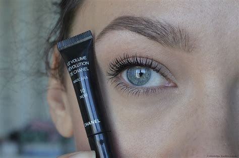 chanel le volume vs le volume revolution|Chanel Le Volume Revolution Mascara 3D Review.